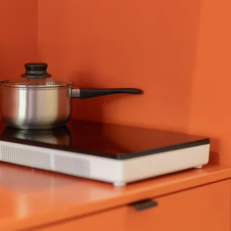 Comfortable And Modern Orange Studio In By Renters Apartament