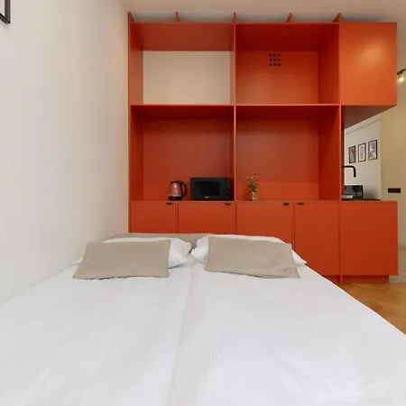 Comfortable And Modern Orange Studio In By Renters * 华沙