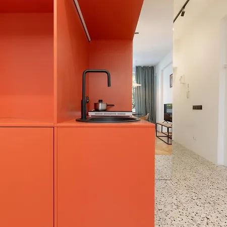 Comfortable And Modern Orange Studio In By Renters 公寓