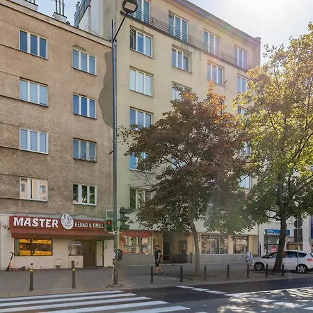 Comfortable And Modern Orange Studio In By Renters * Warszawa