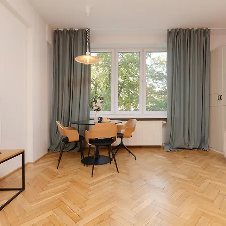 Comfortable And Modern Orange Studio In By Renters Apartament